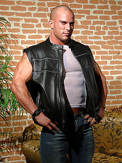 Real big bodybuilder Troy Hammer