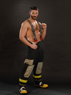 Big fireman shows his muscle naked body