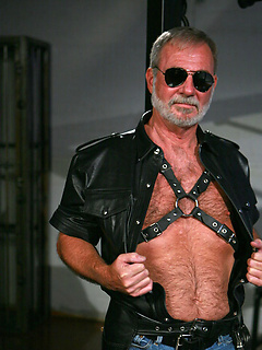 Red-headed stud Kegan Daniels coupling with silver daddy