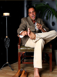 Hunk daddy marcello playing with his feet