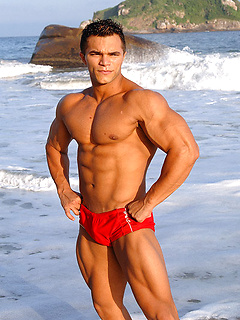 Muscleman Jardel jerking off after beach session