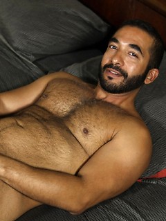 Hairy arabian daddy demonstrates his nude body 