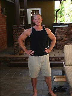 Fesh guy Dave Dakota jerks his fat cock until doesnt load cum on the breast