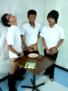 Thai twinks jerking off and cumming on crackers.