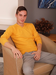 Sexy Harry Streight sends a load of cum onto his chest.