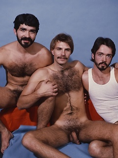 Three horny dads habe groupsex in retro pics