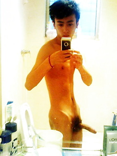 Watch real amateur pictures of pretty boys