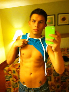 Watch real amateur pictures of pretty boys