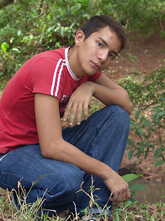 Robert gets his massive boy tool out for some show