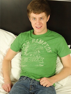 18 year old Aaron hails from Chicago and likes photography and movies