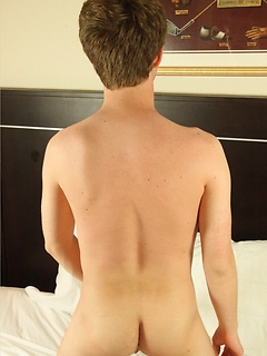 18 year old Aaron hails from Chicago and likes photography and movies