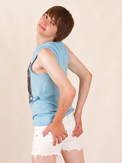 Nice ass of 18 y.o. pal Jason Tanny becomes visible