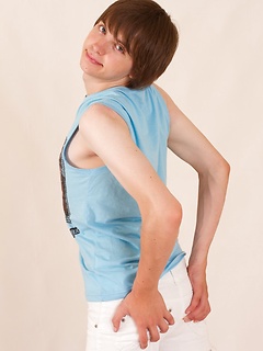 Nice ass of 18 y.o. pal Jason Tanny becomes visible