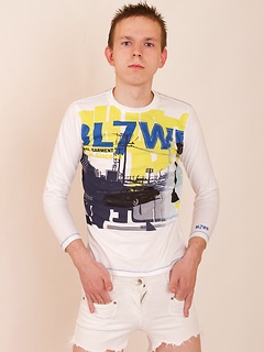 Kenny Cole shows tight ass with clean shaved anal