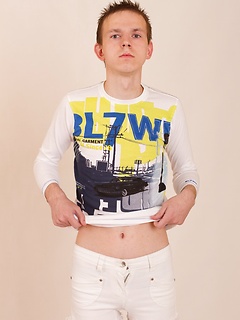 Kenny Cole shows tight ass with clean shaved anal