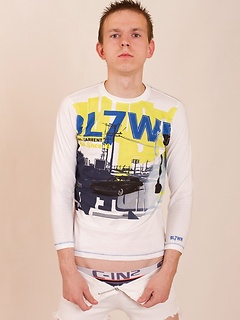 Kenny Cole shows tight ass with clean shaved anal