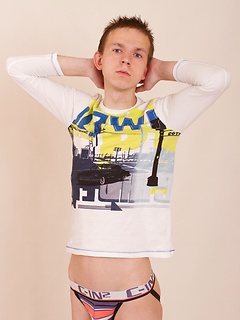 Kenny Cole shows tight ass with clean shaved anal