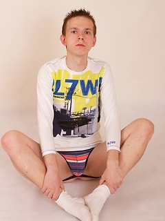 Kenny Cole shows tight ass with clean shaved anal