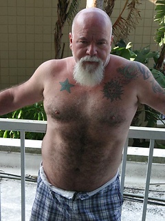 Sexy daddy Noah Post is not shy about showing off his tat, muscles or his furry body