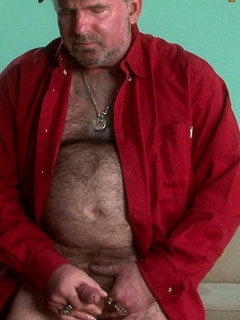 Straight dad David Kavo has a furry body with a perfect round belly