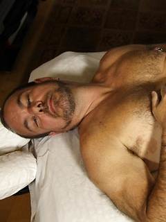 Sexy daddy bear Stephen Edwards loves a massage with a happy ending