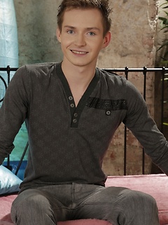 Benjamin Dunn Gives This Would-Be Star A Hard Ass-Stretching & A Full-On Facial!