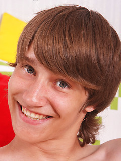 Jens shows off his nice hairy dick